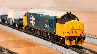 Accurascale Class 37 Nuclear Train OO Unboxing [upl. by Yalahs]