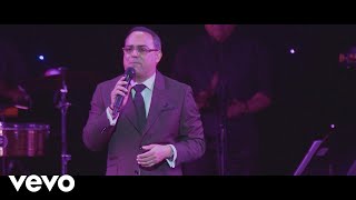 Gilberto Santa Rosa  Sin Voluntad En Vivo [upl. by Polash833]